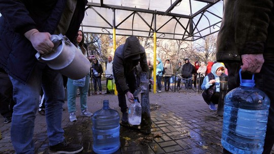 Rússia ataca instalações energéticas ucranianas, deixando 80% dos moradores de Kiev sem água
