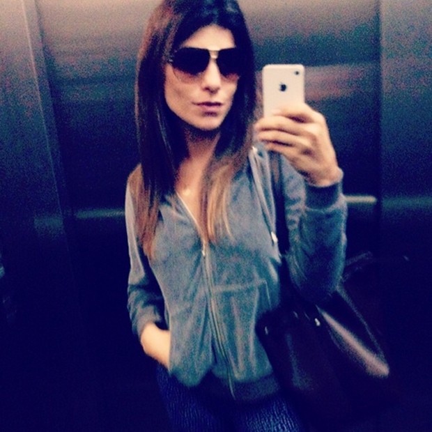 Joana Balaguer faz selfie no elevador (Foto: Reprodução / Instagram)
