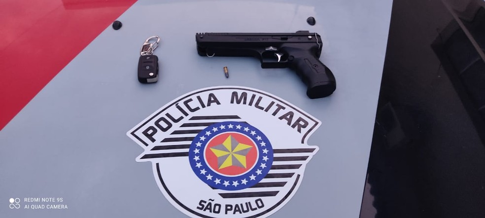 Polícia Militar apreendeu uma arma de pressão adaptada calibre 22 — Foto: Polícia Militar