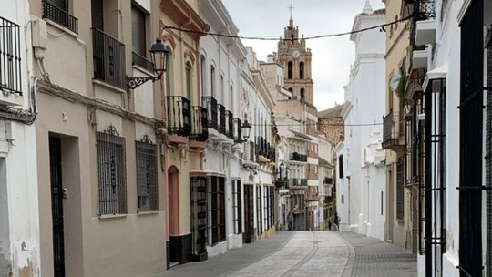 As imagens falsas de crianças nuas geradas por Inteligência Artificial que chocaram cidade da Espanha
