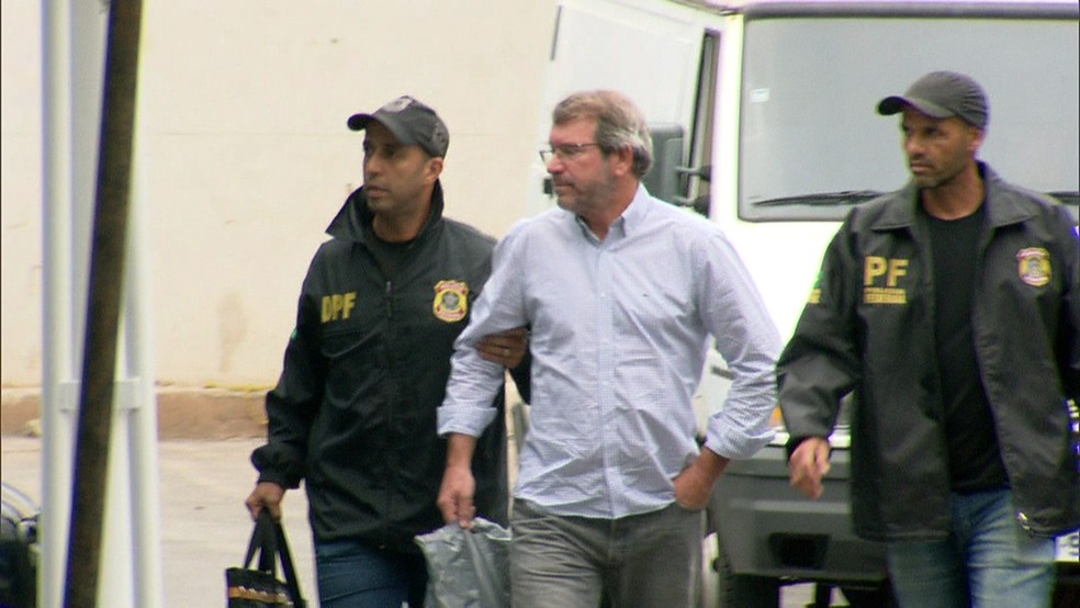 Eduardo Plass chega à sede da PF, na Zona Portuária — Foto: Reprodução/TV Globo