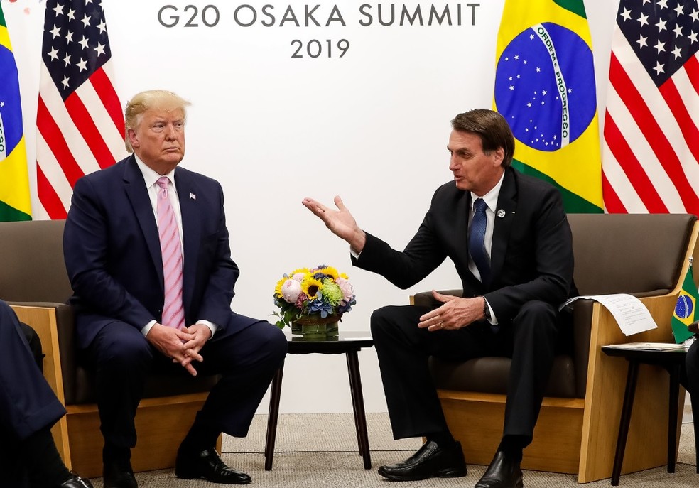O presidente Jair Bolsonaro e o presidente dos EUA, Donald Trump, durante encontro em Osaka; os dois são contra o regime de Nicolás Maduro — Foto: Alan Santos/PR