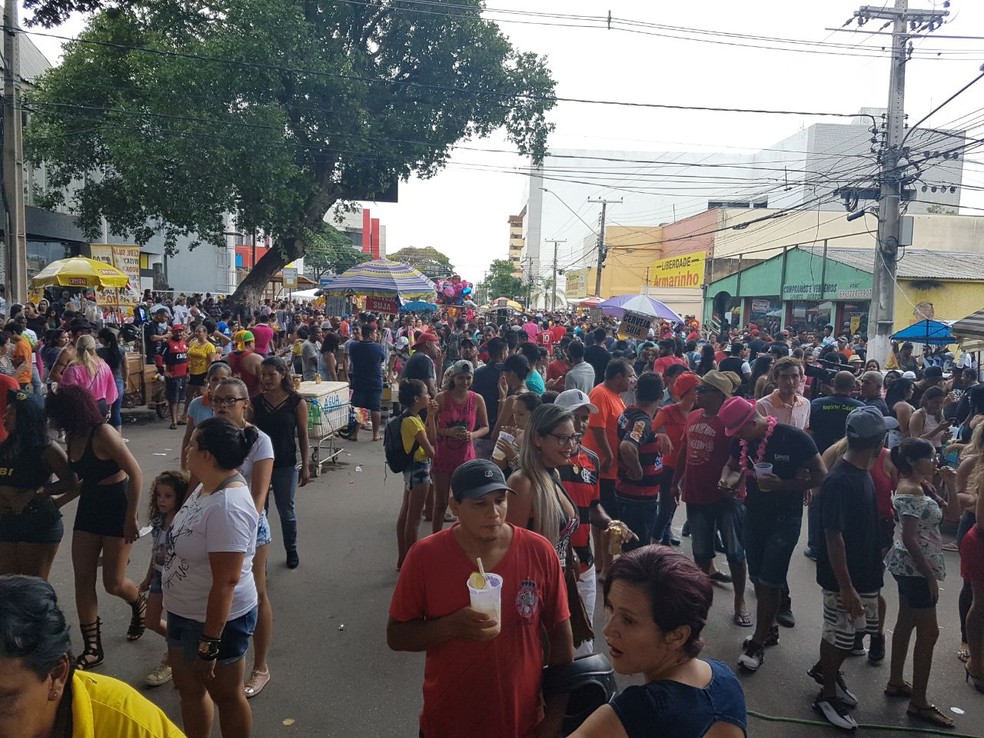 Público na parada gay em Porto Velho (Foto: Jhonnathas Trindade/Rede Amazônica)