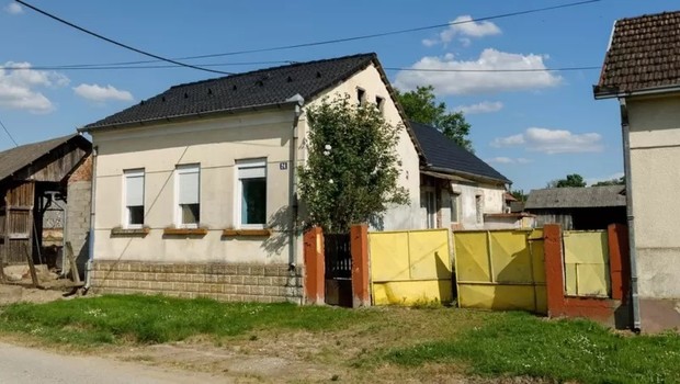 Uma das casas à venda por 70 centavos na Croácia (Foto: REUTERS via BBC)