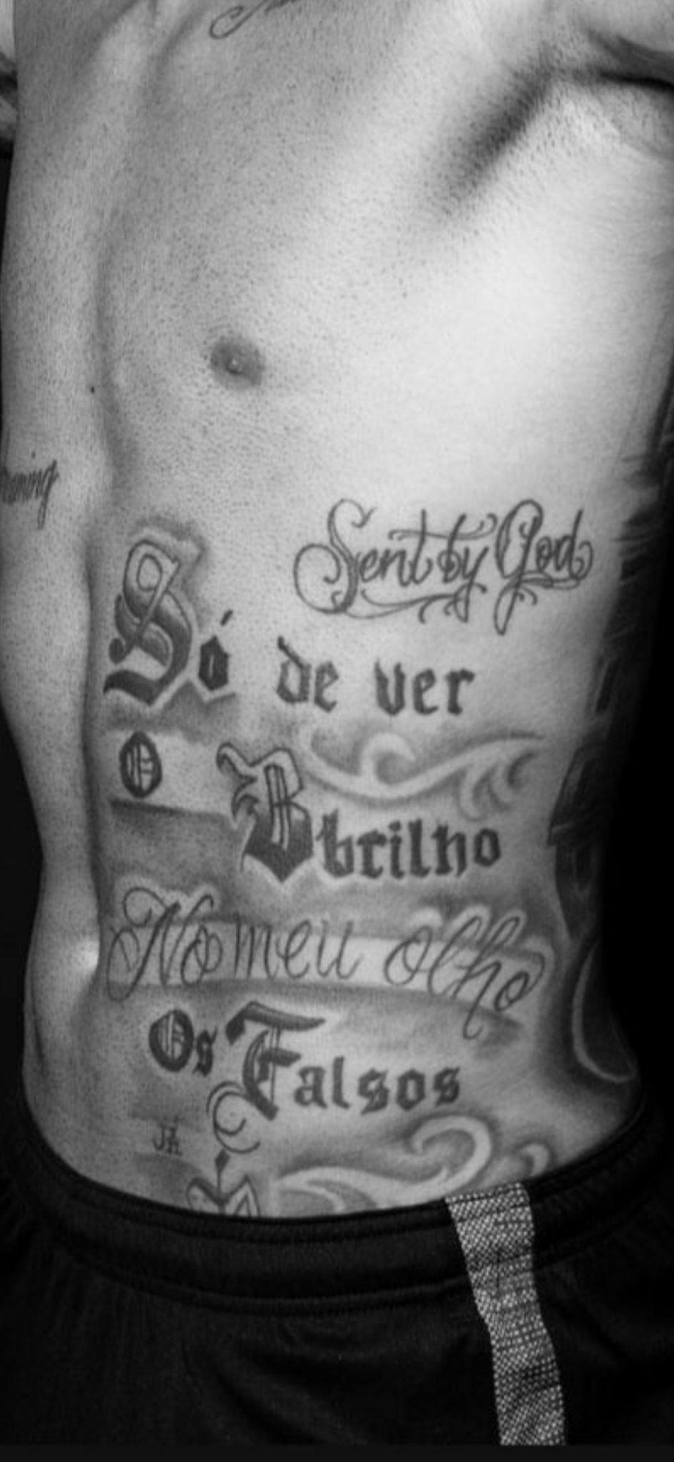 Erro em tatuagem de Gabigol vira piada na internet: “Tatuador era gago?” (Foto: Reprodução/ Instagram)