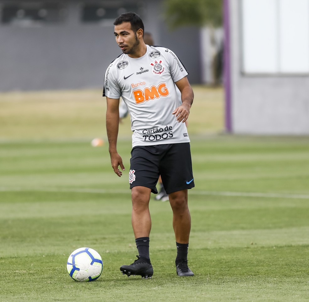 Corinthians estipula opção de compra por Sornoza em mais de R$ 20 milhões