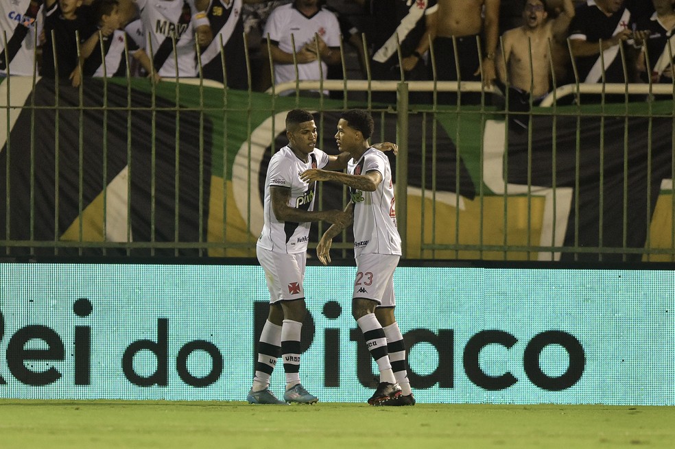 Raniel decidiu mais um jogo para o Vasco — Foto: Thiago Ribeiro/AGIF