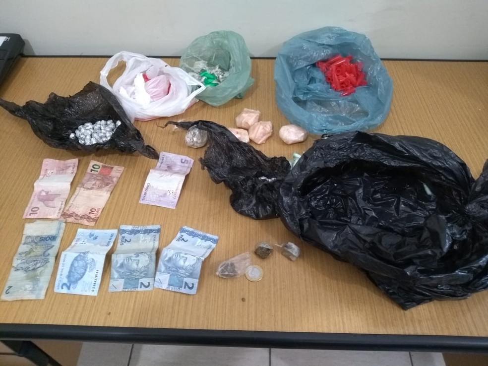 Dise de Piracicaba apreendeu R$ 10 mil e 4,5 quilos de drogas em Rafard, Tietê e Capivari (Foto: Polícia Civil)
