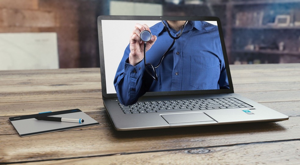"Municípios e gestores do SUS deveriam ampliar a oferta de telemedicina para atender pessoas com quadros leves" — Foto: Tumisu para Pixabay
