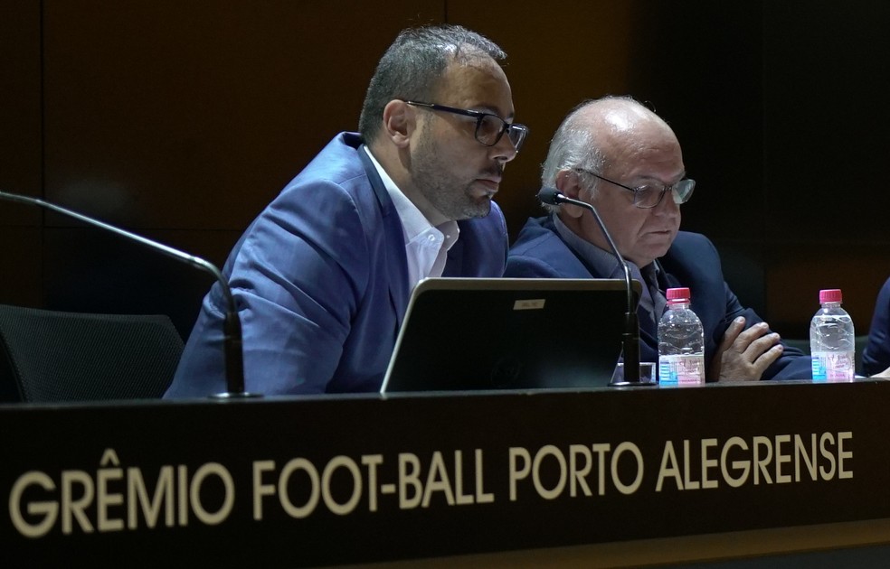 CEO Carlos Amodeo ao lado do presidente Romildo Bolzan Júnior — Foto: Divulgação / Grêmio FBPA