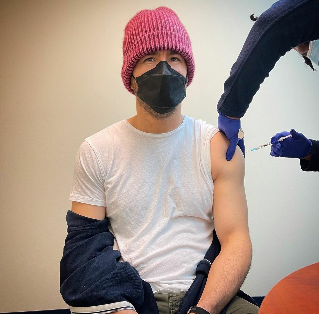 Ryan Reynolds é vacinado  (Foto: Reprodução / Instagram )
