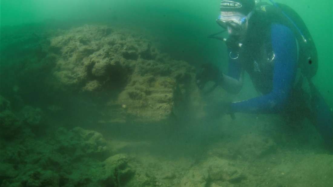 barco encontrado foi construído há 8 mil anos  (Foto: Maritime Archaeological Trust)