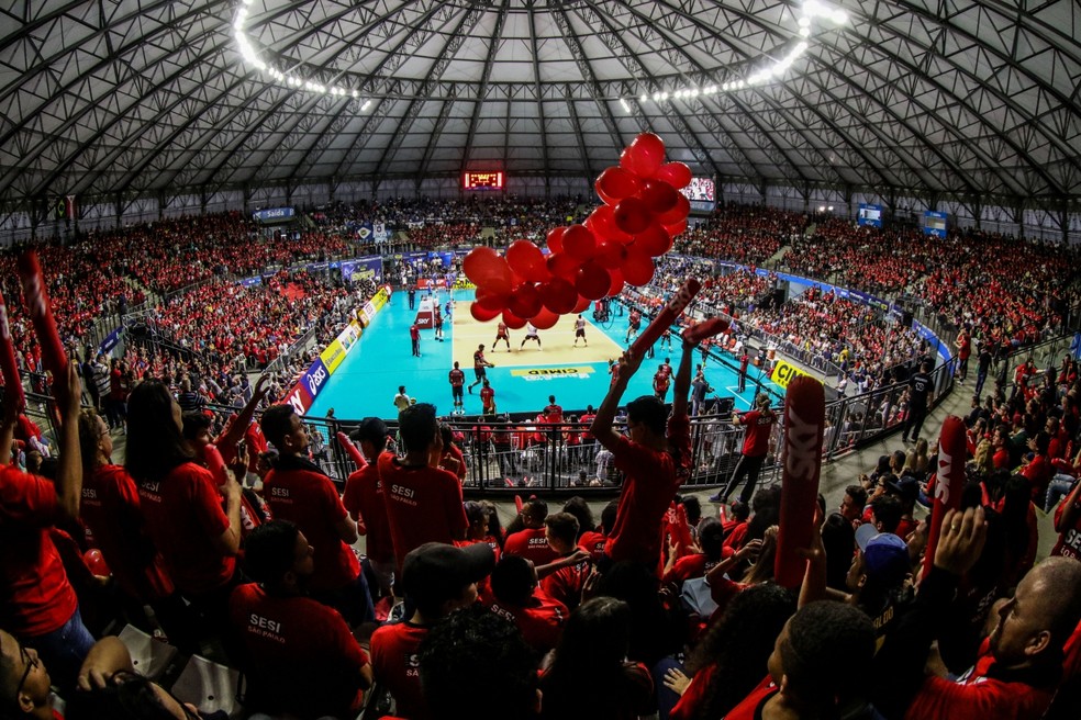 Torcida do Sesi na final da Superliga 18/19 — Foto: Gaspar Nóbrega/Inovafoto/CBV