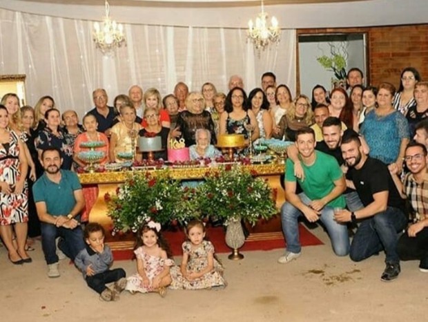 A família reunida na festa de 108 anos (Foto: Arquivo pessoal)