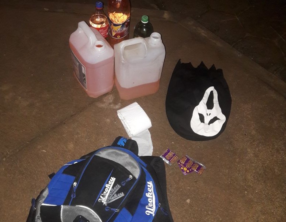 Grupo detido no Vila Jardim tinha gasolina, isqueiros e papel higiênico (Foto: Arquivo pessoal )
