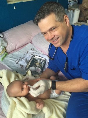  Médico criou empresa especializada em fazer partos de brasileiras nos Estados Unidos  (Foto: Arquivo Pessoal)