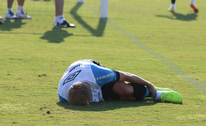 Grêmio volta aos treinos após vaga sem Cebolla e com susto de lateral