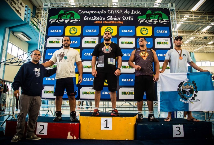 Campeão brasileiro, armênio da luta se encanta pelo país e vira corintiano