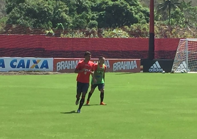 Ederson treina entre titulares e deve substituir Mancuello no time do Fla