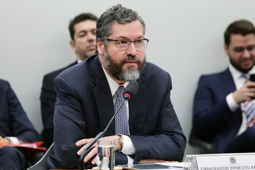 O ministro das Relações Exteriores, Ernesto Araújo, durante reunião em comissão na Câmara — Foto: Vinicius Loures/Câmara dos Deputados