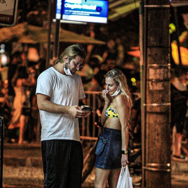 Diego Alemão com a namorada (Foto: Agnews)