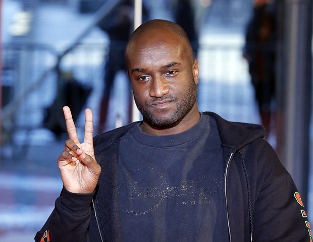 PARIS, FRANCE - JANUARY 17:  US designer Virgil Abloh acknowledges the audience at the end of the Off/White   Menswear Fall/Winter 2018-2019 show as part of Paris Fashion Week on January 17, 2018 in Paris, France.  (Photo by Thierry Chesnot/Getty Images) (Foto: Getty Images)