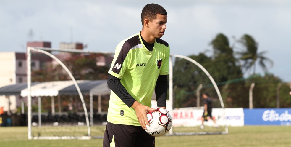 Volante Djavan trabalhou com Itamar Schülle no Botafogo-PB (Foto: Cisco Nobre / GloboEsporte.com)