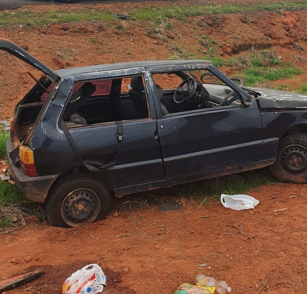 Carro do ex-namorado José Valentim dos Santos, após o acidente — Foto: Corpo de Bombeiros