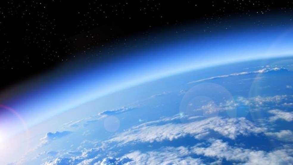 O Protocolo de Montreal, em vigor desde 1989, proibe o uso de certas substâncias para proteger a camada de ozônio, vital para conter a radiação ultravioleta do sol — Foto: Getty Images via BBC