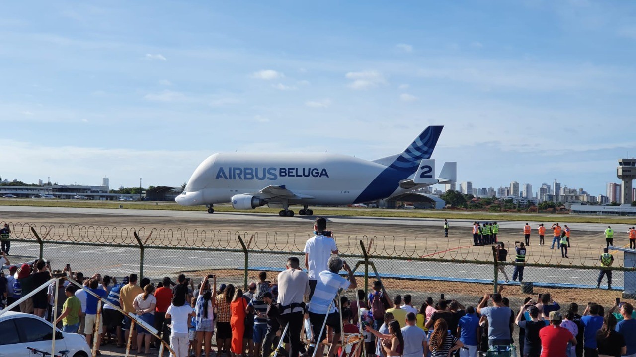 Avião 'baleia' Beluga pousa em Fortaleza em 1º viagem da aeronave à América Latina; veja chegada