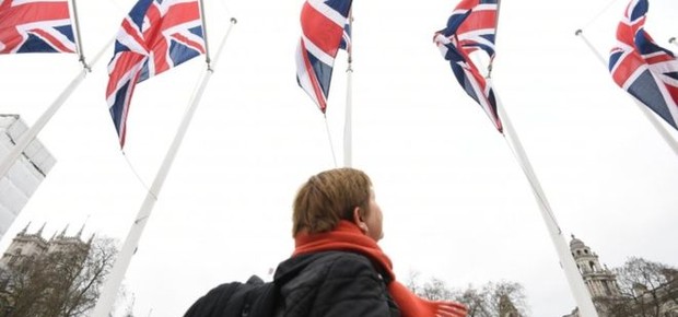 Bandeiras do Reino Unido foram colocadas no parlamento para marcar o dia do Brexit (Foto: PA MEDIA via BBC News)
