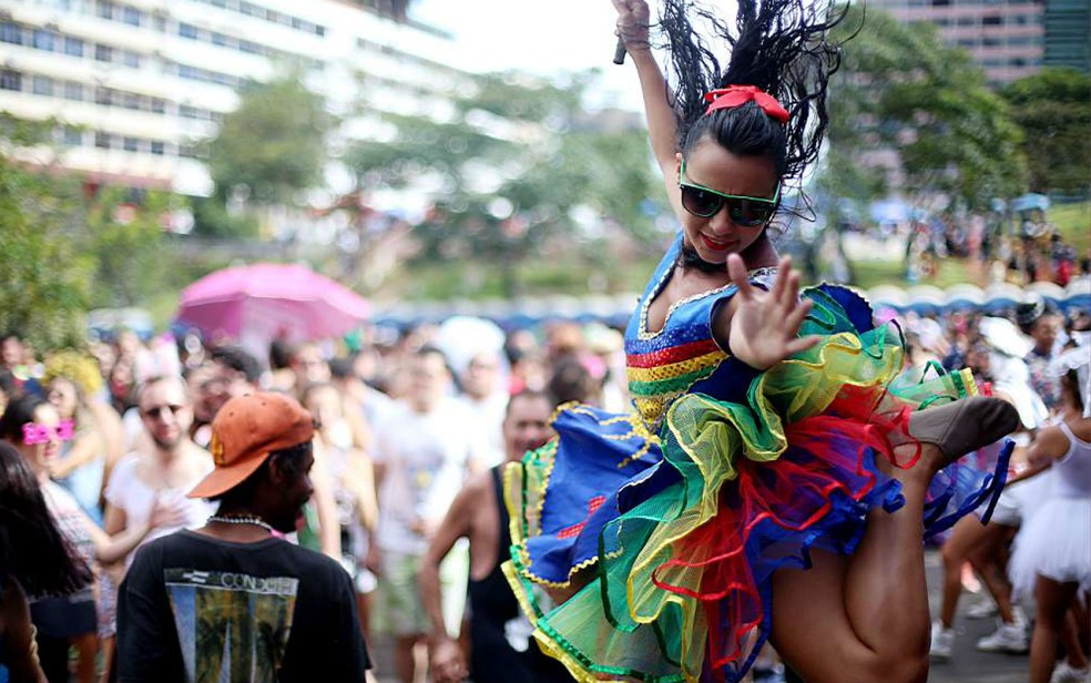 Dançarina de frevo no bloco Virgens da Asa Norte, no carnaval de 2017 em Brasília — Foto: Adriano Machado/Divulgação BOA