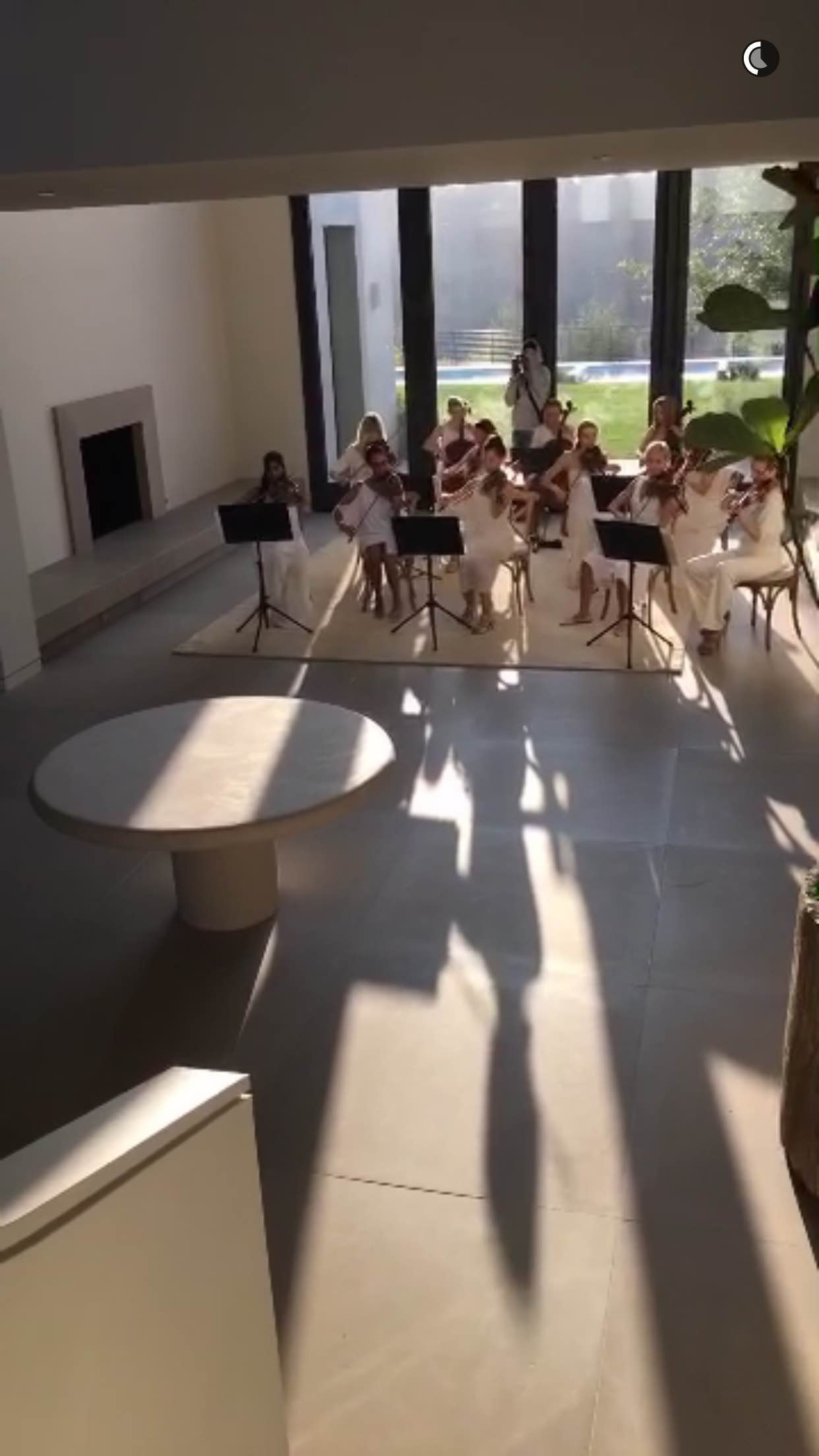A orquestra (Foto: Reprodução/Snapchat)