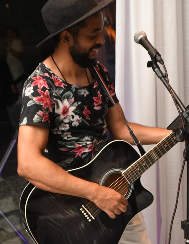 O cantor André Loures (Foto: Divulgação/ Jaqueline Gomes)