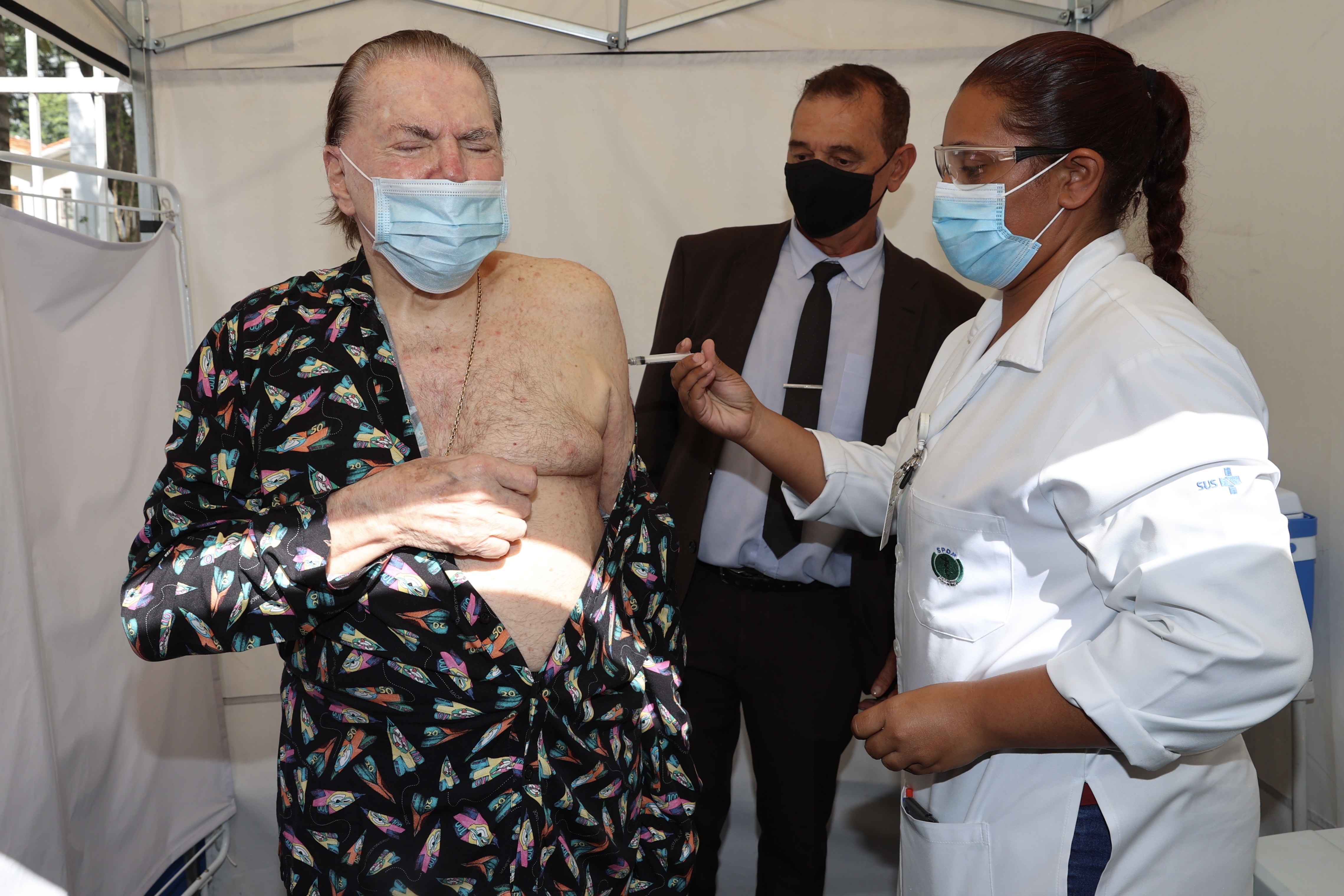 Silvio Santos toma segunda dose de vacina (Foto: Manuela Scarpa/Brazil News)