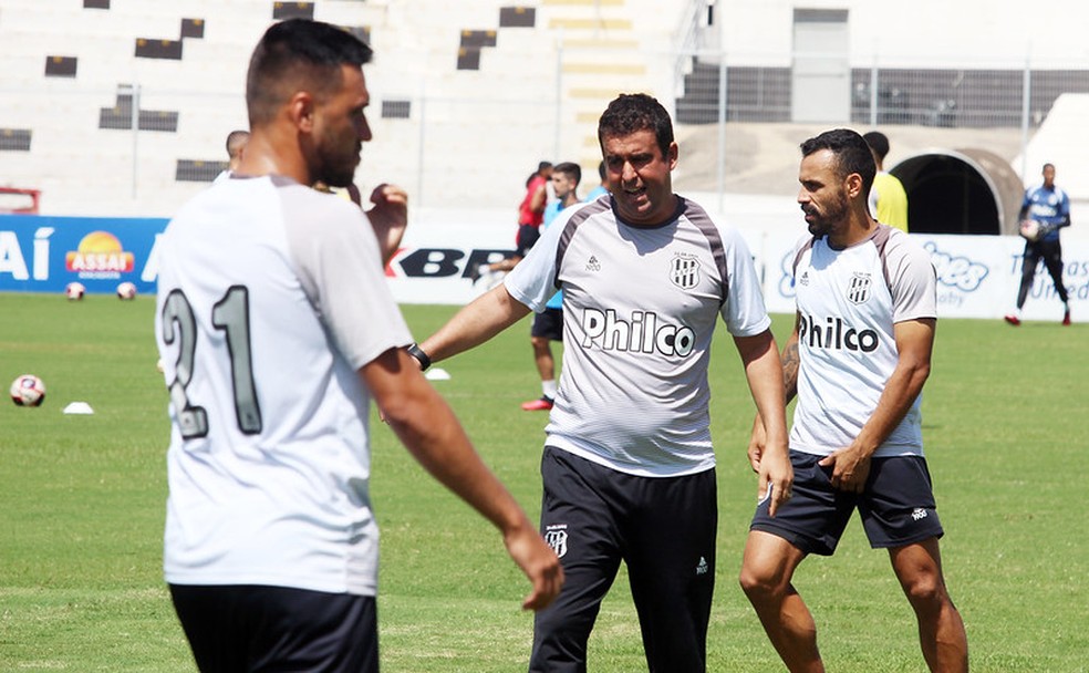 Treino da Ponte orientado por Fábio Moreno  — Foto: Diego Almeida/PontePress