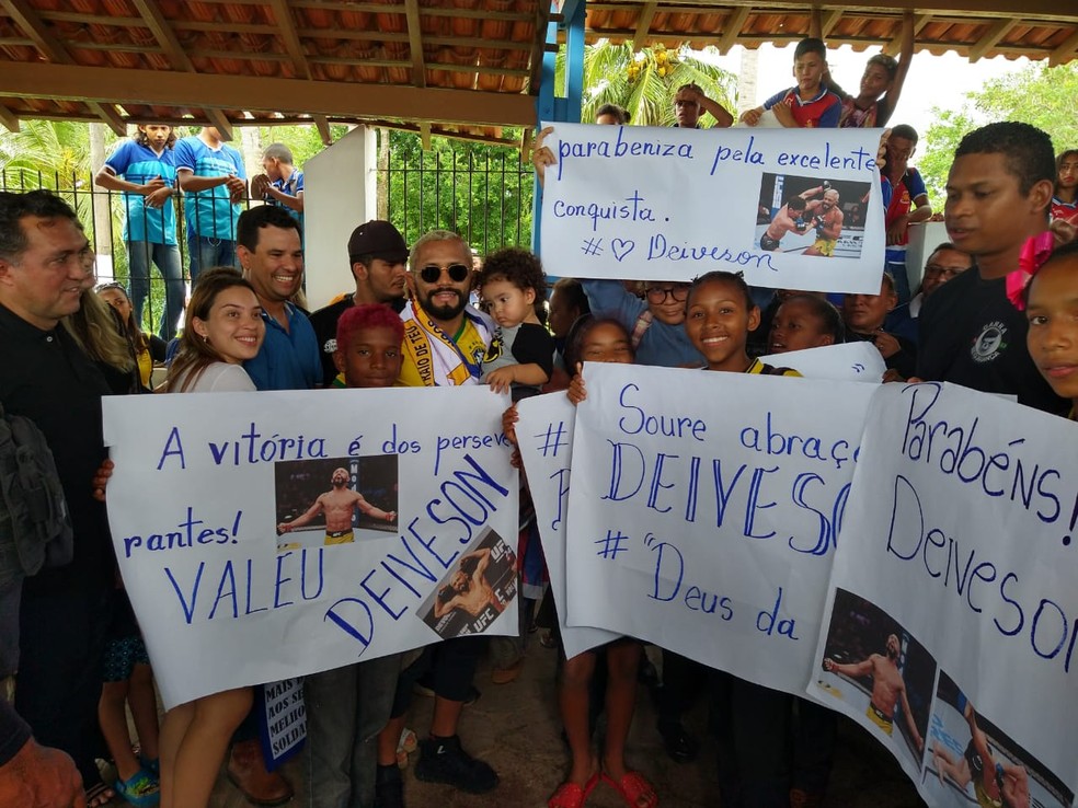 Deiveson Figueiredo é recebido com festa em sua cidade natal — Foto: Arquivo pessoal