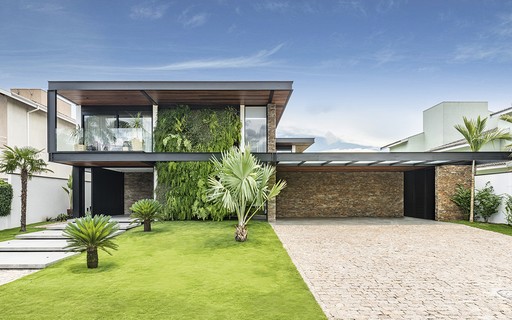 Casa sustentável privilegia materiais naturais e design brasileiro - Casa e  Jardim | Arquitetura