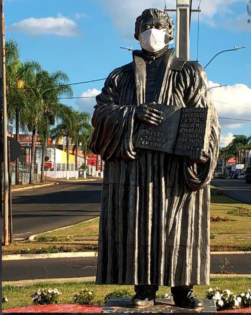 Estátua de Martinho Lutero, na Avenida Manoel Ribas, em Guarapuava — Foto: Divulgação/Prefeitura de Guarapuava