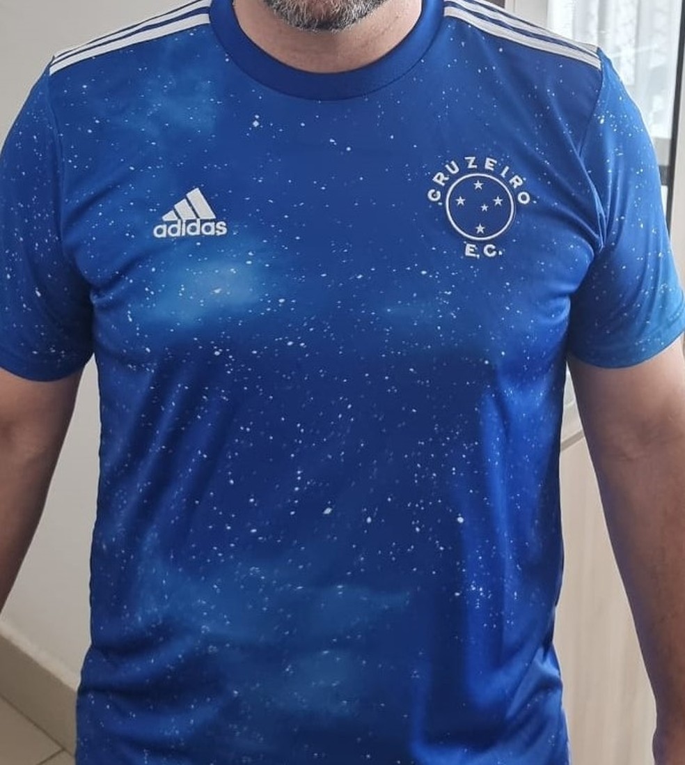 Sombra Camino Concurso Conselheiro do Cruzeiro vaza imagens da nova camisa do clube; lançamento é  previsto para março | cruzeiro | ge