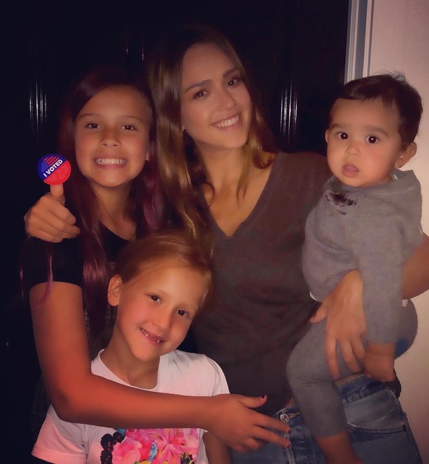 Jessica Alba com os filhos (Foto: Reprodução Instagram)