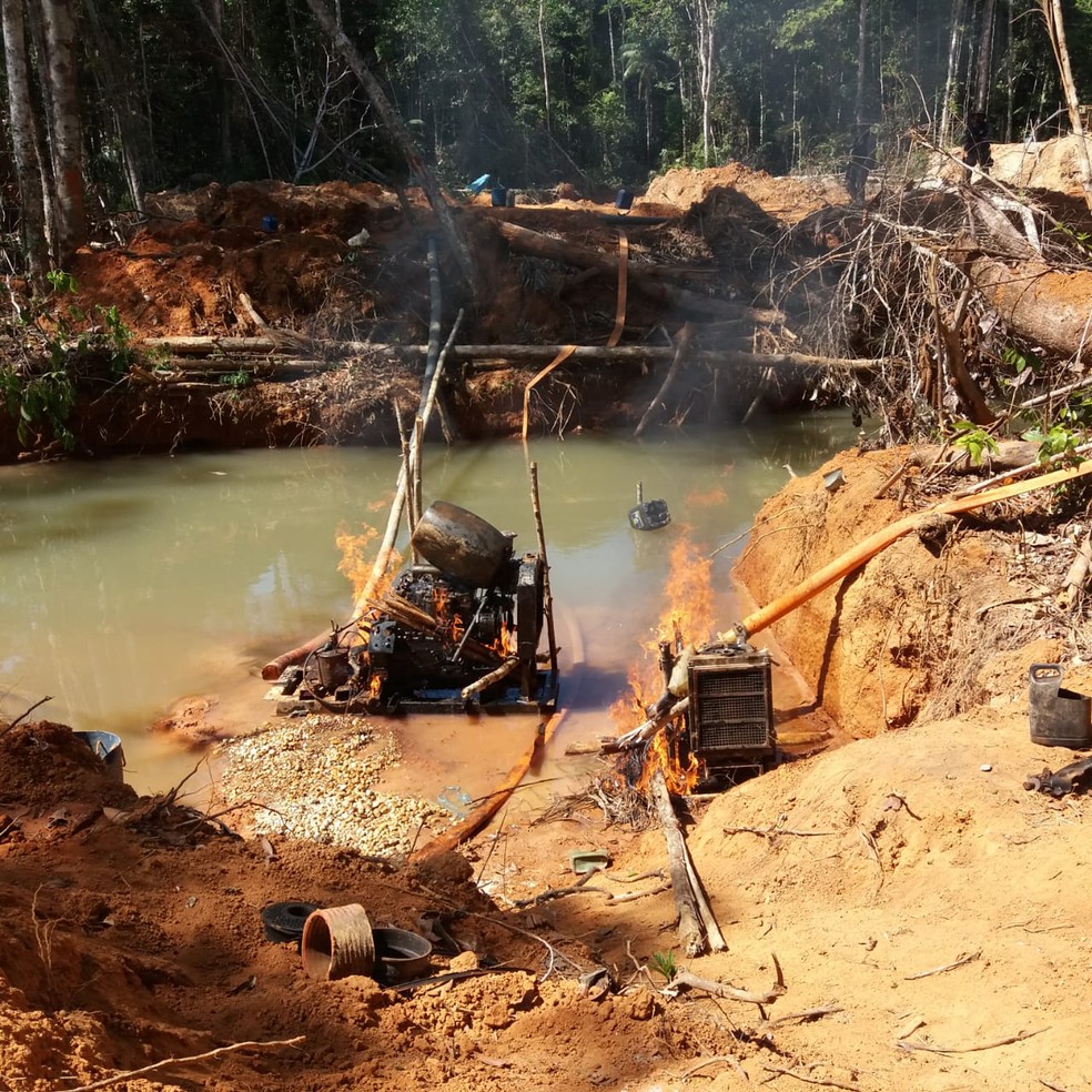 Dragas foram destruÃƒÂ­das pela PF e Ibama (Foto: DPF/DivulgaÃƒÂ§ÃƒÂ£o)