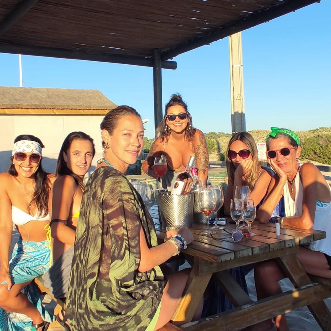 Luana Piovani curte praia de Portugal com as amigas (Foto: Reprodução/ Instagram)