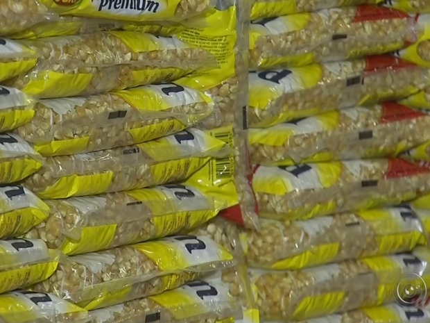 Milho está mais caro após queda na produção (Foto: Reprodução/TV TEM)