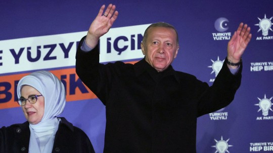 Putin e líderes árabes parabenizam Erdogan por reeleição antes do resultado oficial do segundo turno turco