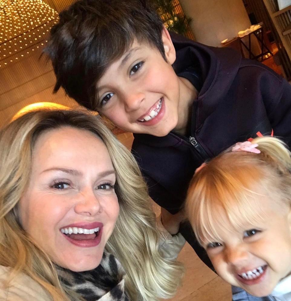 Eliana com os filhos (Foto: Instagram)
