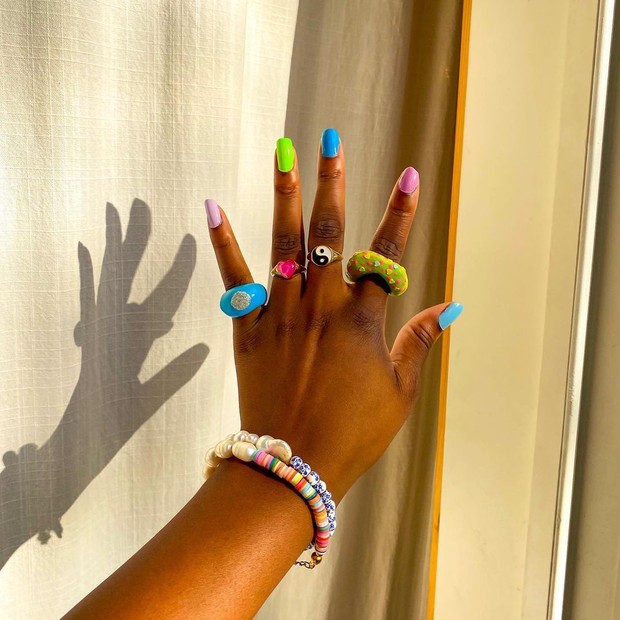 A Nnenna Echem é a melhor influencer para seguir se você quer inspiração de nail art (Foto: Reprodução Instagram)