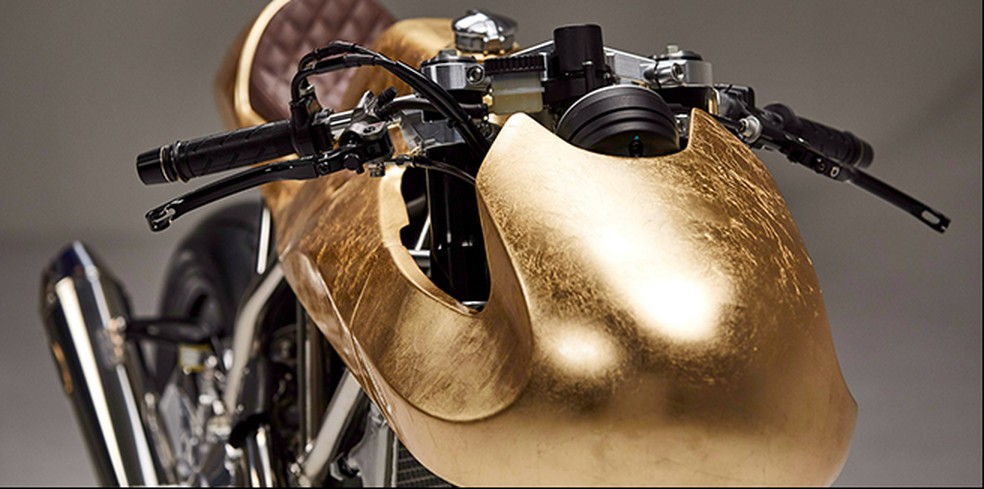 Ducati Scrambler folheada a ouro (Foto: Aella/Divulgação)