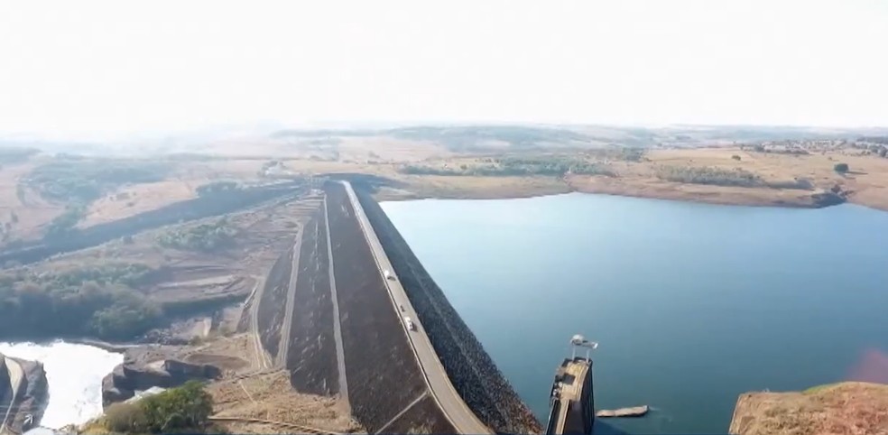 Reservatório da hidrelétrica de Nova Ponte em julho de 2021 — Foto: TV Integração/Reprodução