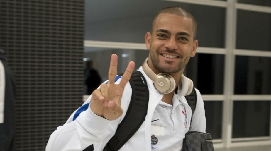 Atlético-MG entra em contato com Corinthians e pede retorno de Clayton